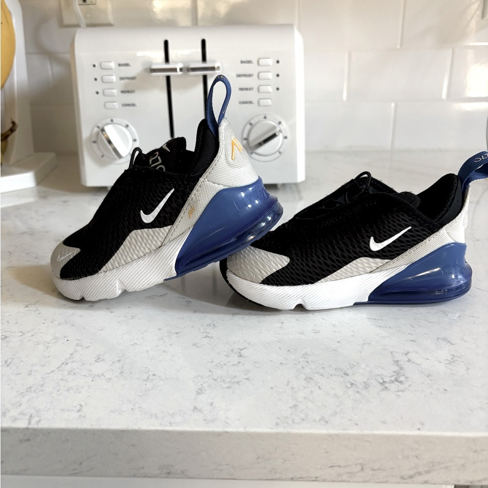 Blue & black Nike 270c toddler 8c
BNWT
ALL OFFERS WELCOME